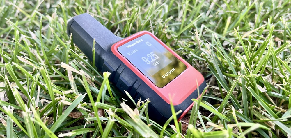 Garmin InReach Mini 2 z boku